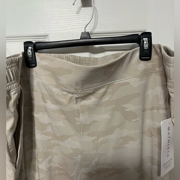 NWT Athlete Brooklyn Camo jogger beige SZ 26 - Picture 5 of 8